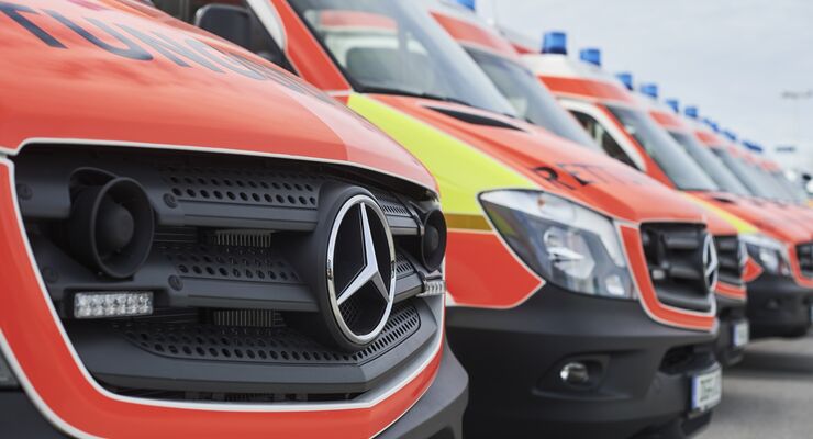 Mercedes-Benz Vans: Blaulicht mit Stern: 480 Sprinter fÃ¼r das Bayerische Rote Kreuz