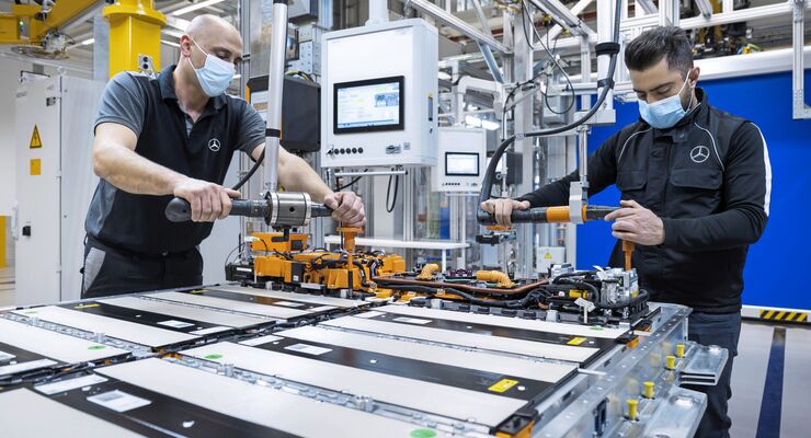 Mercedes-EQ startet Produktion von Batteriesystemen für den EQS und baut Elektro-Kompetenz weiter aus

Mercedes-EQ starts production of battery systems for the new EQS and expands EV expertise