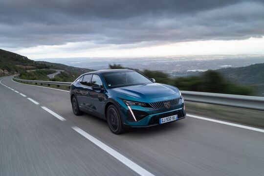 Peugeot 408 2023